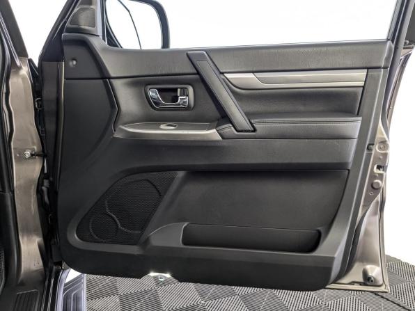 Mitsubishi Pajero IV Рестайлинг 2 с пробегом 2015 года, цена 2 590 000 рублей, 141320 км, внедорожник, Автокод Объявления