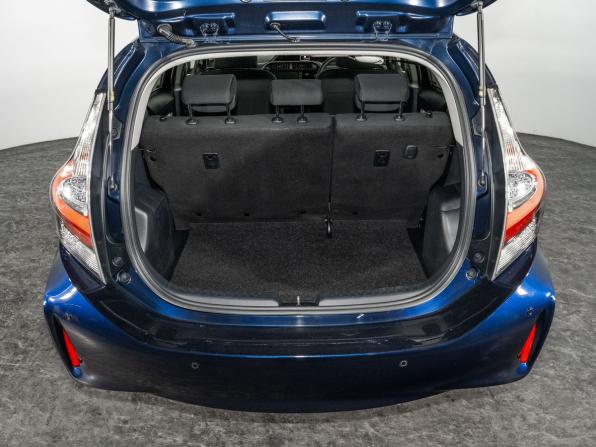 Toyota Aqua I Рестайлинг с пробегом 2017 года, цена 1 070 500 рублей, 131737 км, хэтчбек, Автокод Объявления
