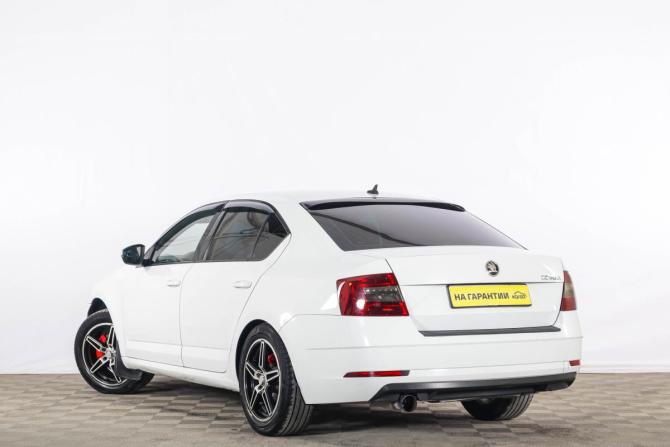 Skoda Octavia III (A7) Рестайлинг с пробегом 2017 года, цена 1 089 000 рублей, 449500 км, лифтбек, Автокод Объявления