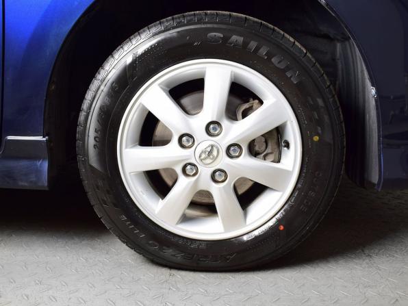 Toyota ISis I Рестайлинг с пробегом 2011 года, цена 1 199 999 рублей, 153771 км, компактвэн, Автокод Объявления