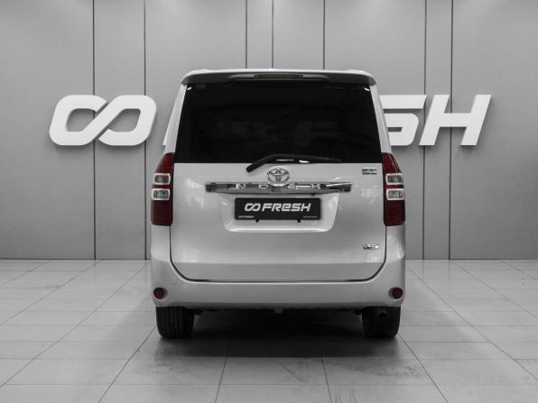 Toyota Noah II (R70) с пробегом 2010 года, цена 1 050 000 рублей, 187166 км, минивэн, Автокод Объявления