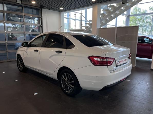 Lada (ВАЗ) Vesta I с пробегом 2018 года, цена 650 000 рублей, 301860 км, седан, Автокод Объявления