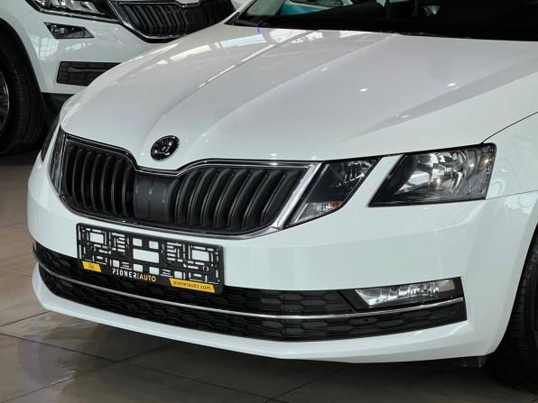Skoda Octavia III (A7) Рестайлинг с пробегом 2017 года, цена 1 680 000 рублей, 56500 км, лифтбек, Автокод Объявления