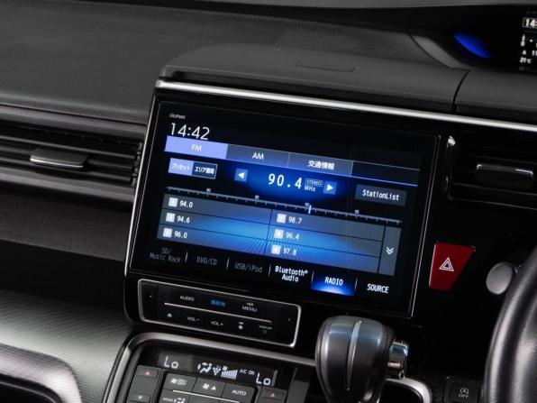 Honda Stepwgn V Рестайлинг с пробегом 2018 года, цена 2 100 000 рублей, 133691 км, минивэн, Автокод Объявления