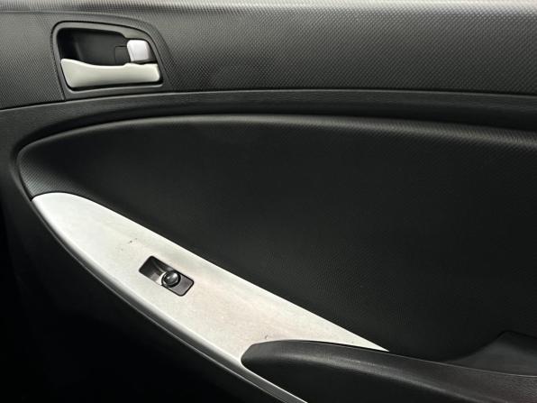 Hyundai Solaris I с пробегом 2012 года, цена 599 000 рублей, 214338 км, хэтчбек, Автокод Объявления