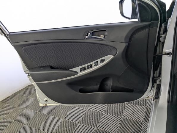 Hyundai Solaris I с пробегом 2013 года, цена 950 000 рублей, 137449 км, седан, Автокод Объявления