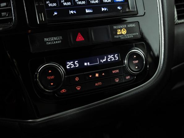 Mitsubishi Outlander III Рестайлинг 2 с пробегом 2016 года, цена 1 359 585 рублей, 202248 км, внедорожник, Автокод Объявления