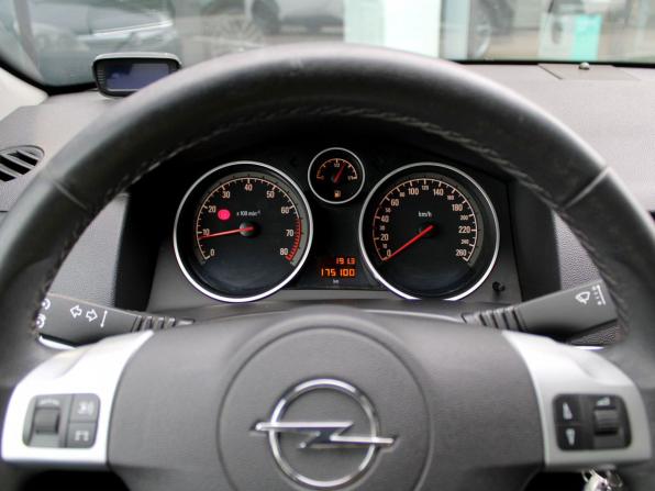 Opel Astra H Рестайлинг с пробегом 2011 года, цена 597 000 рублей, 175065 км, седан, Автокод Объявления