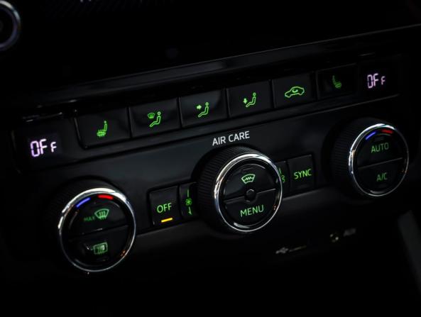 Skoda Octavia III (A7) Рестайлинг с пробегом 2017 года, цена 2 125 000 рублей, 138487 км, лифтбек, Автокод Объявления