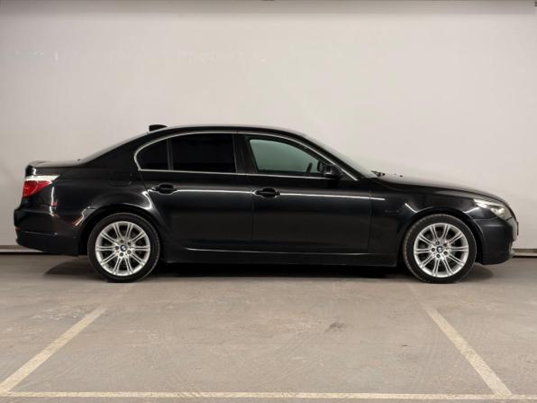 BMW 5 серии V (E60/E61) Рестайлинг с пробегом 2009 года, цена 950 000 рублей, 233615 км, седан, Автокод Объявления