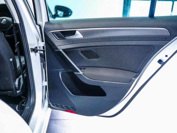 Volkswagen Golf VII Рестайлинг с пробегом 2017 года, цена 1 195 000 рублей, 38780 км, универсал, Автокод Объявления