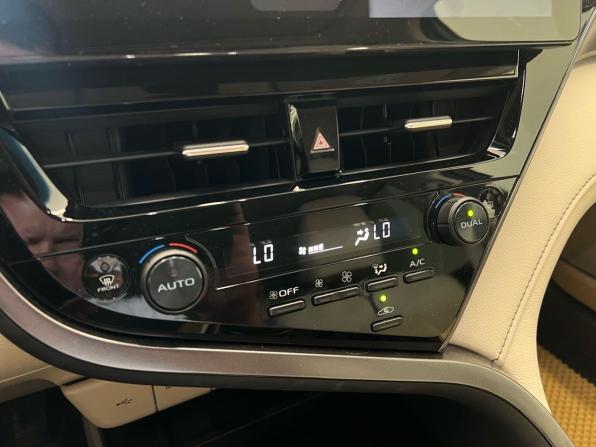Toyota Camry VIII (XV70) Рестайлинг с пробегом 2022 года, цена 2 835 000 рублей, 27071 км, седан, Автокод Объявления
