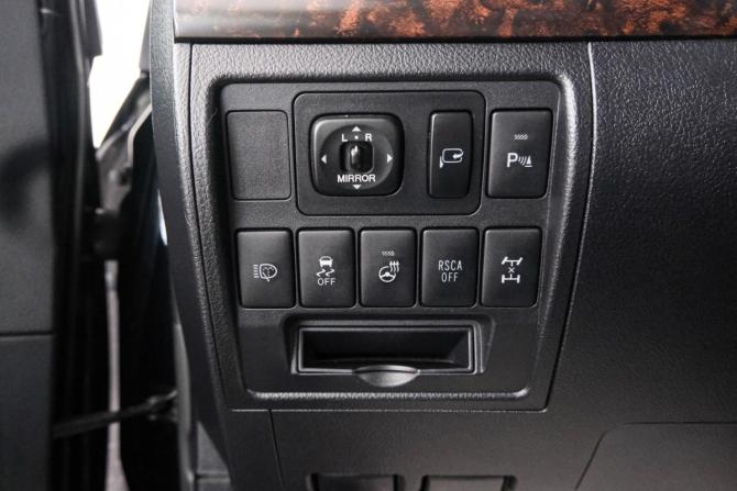 Toyota Land Cruiser 200 Series Рестайлинг 1 с пробегом 2013 года, цена 3 499 000 рублей, 317039 км, внедорожник, Автокод Объявления
