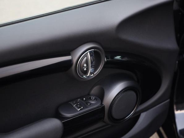 Mini Hatch III (F55/F56) Рестайлинг с пробегом 2020 года, цена 2 949 000 рублей, 85671 км, хэтчбек, Автокод Объявления