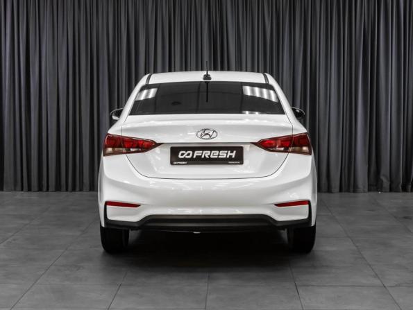 Hyundai Solaris II с пробегом 2018 года, цена 709 000 рублей, 293576 км, седан, Автокод Объявления