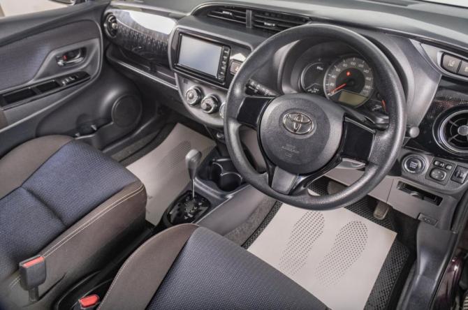 Toyota Vitz III (XP130) Рестайлинг с пробегом 2018 года, цена 1 029 000 рублей, 71500 км, хэтчбек, Автокод Объявления