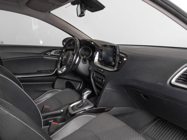 Kia Ceed III с пробегом 2021 года, цена 2 060 000 рублей, 124105 км, универсал, Автокод Объявления