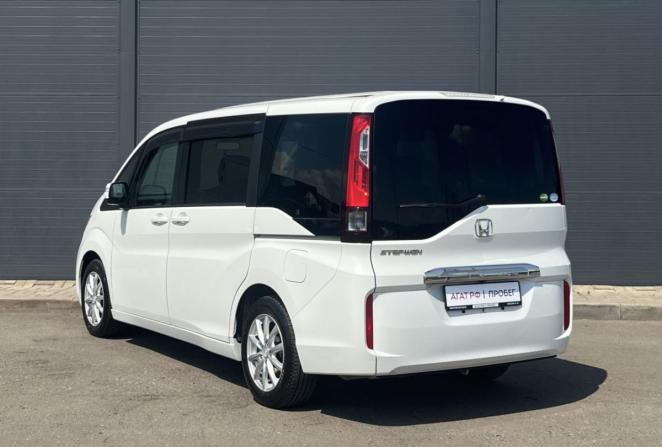 Honda Stepwgn V Рестайлинг с пробегом 2018 года, цена 1 860 000 рублей, 100000 км, минивэн, Автокод Объявления