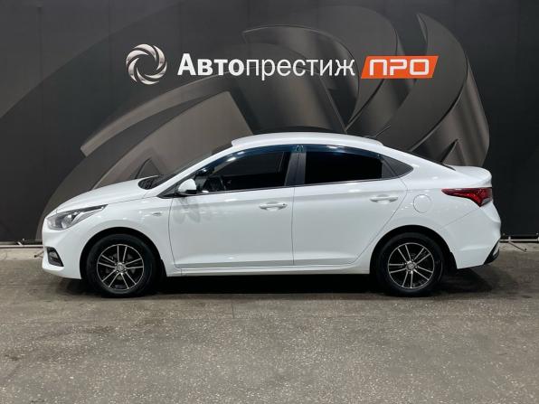 Hyundai Solaris II с пробегом 2017 года, цена 1 180 000 рублей, 120708 км, седан, Автокод Объявления