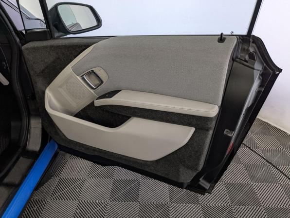 BMW i3 I (I01) Рестайлинг с пробегом 2018 года, цена 1 900 000 рублей, 92432 км, хэтчбек, Автокод Объявления