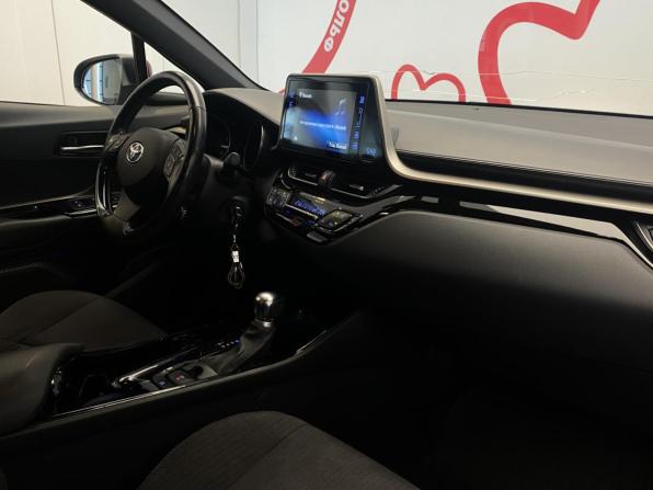 Toyota C-HR I с пробегом 2019 года, цена 2 080 000 рублей, 121765 км, внедорожник, Автокод Объявления