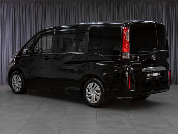 Honda Stepwgn V Рестайлинг с пробегом 2017 года, цена 1 849 000 рублей, 181390 км, минивэн, Автокод Объявления