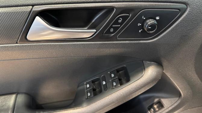 Volkswagen Jetta VI Рестайлинг с пробегом 2015 года, цена 990 000 рублей, 159951 км, седан, Автокод Объявления