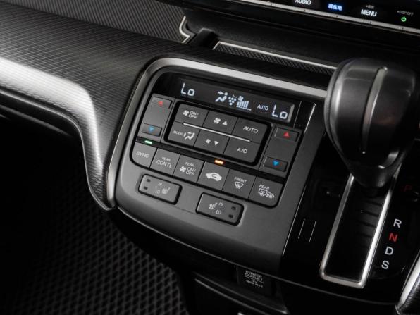 Honda Stepwgn V Рестайлинг с пробегом 2020 года, цена 2 650 000 рублей, 63971 км, минивэн, Автокод Объявления