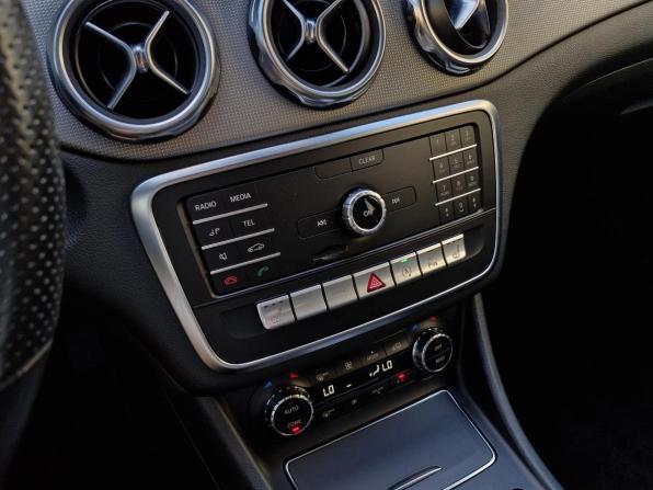 Mercedes-Benz GLA I (X156) Рестайлинг с пробегом 2019 года, цена 2 399 000 рублей, 119027 км, внедорожник, Автокод Объявления