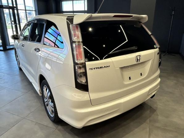 Honda Stream II Рестайлинг с пробегом 2009 года, цена 1 300 000 рублей, 238541 км, компактвэн, Автокод Объявления