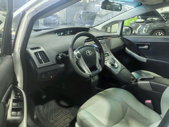Toyota Prius III Рестайлинг (XW30) с пробегом 2012 года, цена 1 150 000 рублей, 239661 км, лифтбек, Автокод Объявления