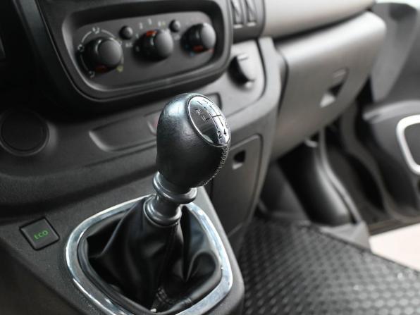 Renault Trafic III с пробегом 2015 года, цена 2 199 900 рублей, 216000 км, минивэн, Автокод Объявления