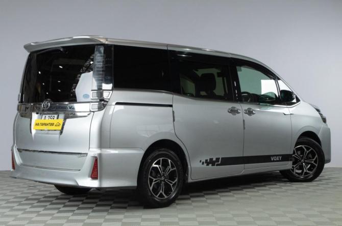 Toyota Voxy III (R80) с пробегом 2018 года, цена 2 279 000 рублей, 116000 км, минивэн, Автокод Объявления
