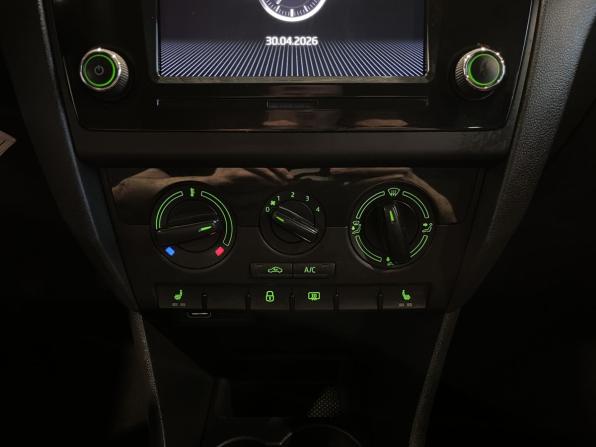 Skoda Rapid I Рестайлинг с пробегом 2018 года, цена 1 093 000 рублей, 201030 км, лифтбек, Автокод Объявления