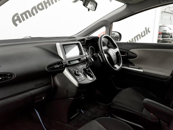 Toyota Wish II с пробегом 2010 года, цена 1 050 500 рублей, 237479 км, минивэн, Автокод Объявления
