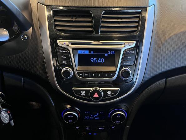 Hyundai Solaris I Рестайлинг с пробегом 2015 года, цена 675 000 рублей, 266663 км, седан, Автокод Объявления