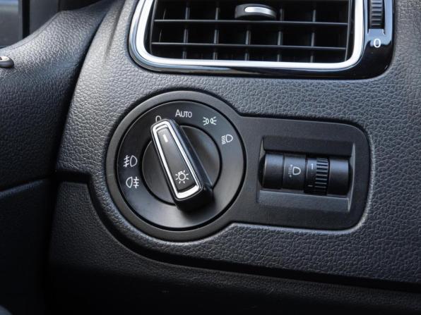 Volkswagen Polo V Рестайлинг с пробегом 2017 года, цена 1 239 000 рублей, 148200 км, седан, Автокод Объявления