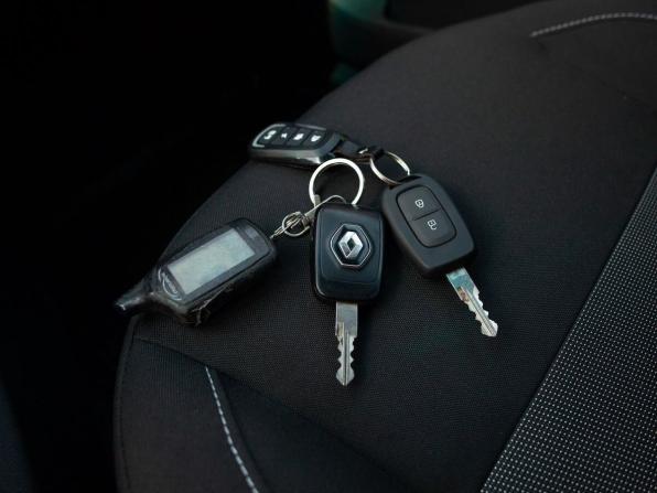 Renault Sandero II Рестайлинг с пробегом 2019 года, цена 1 245 000 рублей, 102080 км, хэтчбек, Автокод Объявления