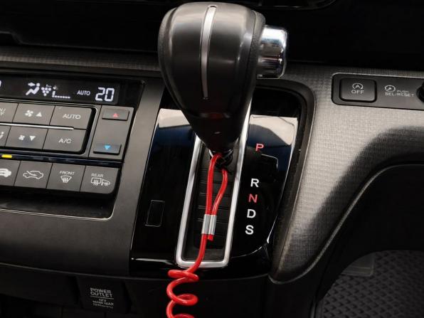 Honda Stepwgn V Рестайлинг с пробегом 2017 года, цена 2 307 000 рублей, 120875 км, минивэн, Автокод Объявления