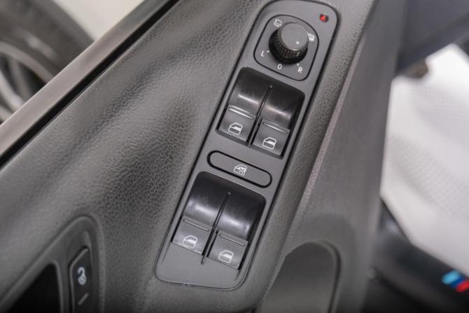 Volkswagen Tiguan I Рестайлинг с пробегом 2013 года, цена 899 000 рублей, 306000 км, внедорожник, Автокод Объявления