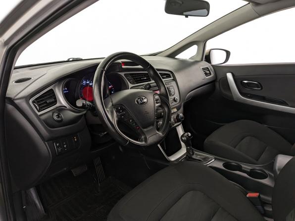 Kia Ceed II Рестайлинг с пробегом 2016 года, цена 1 550 000 рублей, 76045 км, хэтчбек, Автокод Объявления