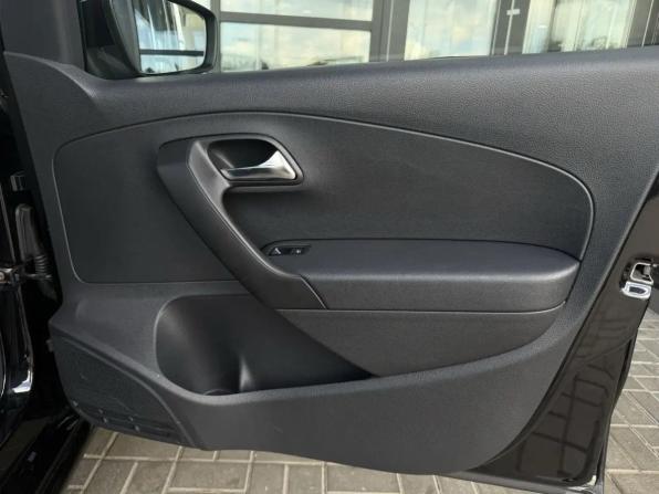 Volkswagen Polo V Рестайлинг с пробегом 2017 года, цена 1 050 000 рублей, 76215 км, седан, Автокод Объявления