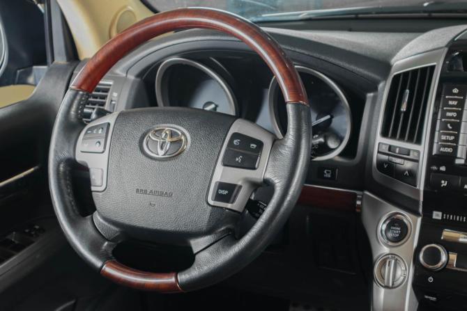 Toyota Land Cruiser 200 Series Рестайлинг 1 с пробегом 2014 года, цена 4 649 000 рублей, 228731 км, внедорожник, Автокод Объявления