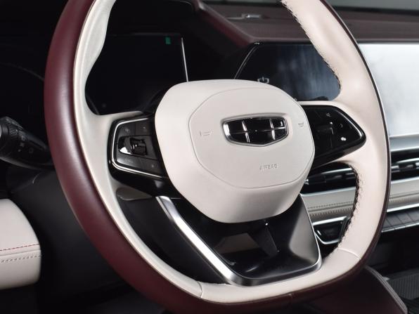Geely Monjaro I с пробегом 2023 года, цена 3 284 995 рублей, 48698 км, внедорожник, Автокод Объявления