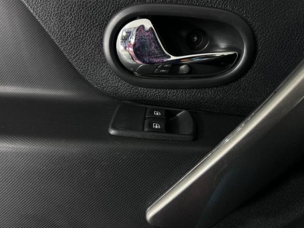 Renault Sandero II с пробегом 2015 года, цена 897 000 рублей, 85518 км, хэтчбек, Автокод Объявления