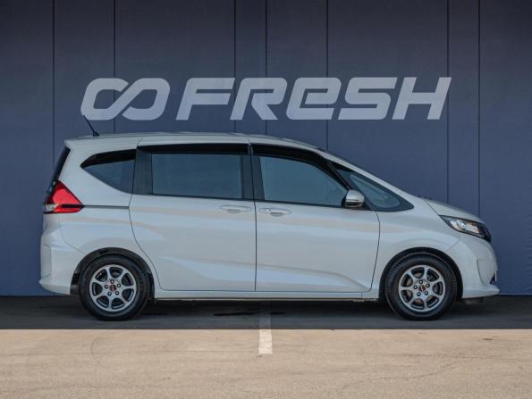Honda Freed II с пробегом 2017 года, цена 1 600 000 рублей, 47092 км, компактвэн, Автокод Объявления