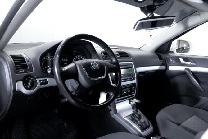 Skoda Octavia II (A5) Рестайлинг с пробегом 2011 года, цена 699 000 рублей, 294220 км, лифтбек, Автокод Объявления