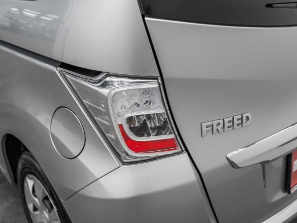 Honda Freed I Рестайлинг с пробегом 2012 года, цена 1 055 000 рублей, 176273 км, компактвэн, Автокод Объявления
