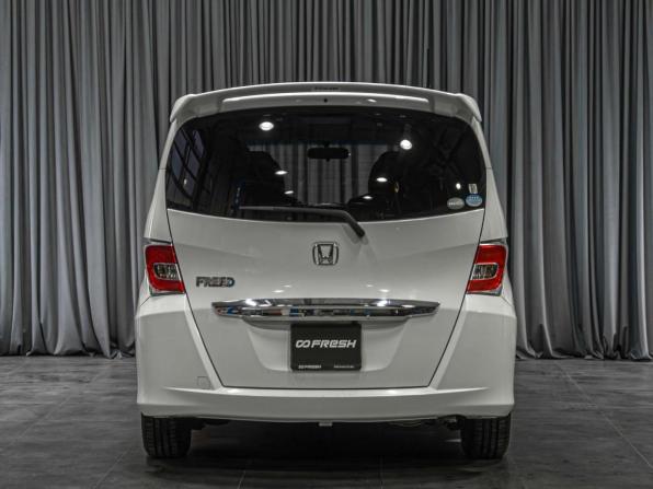 Honda Freed I Рестайлинг 2 с пробегом 2015 года, цена 1 349 000 рублей, 136789 км, компактвэн, Автокод Объявления