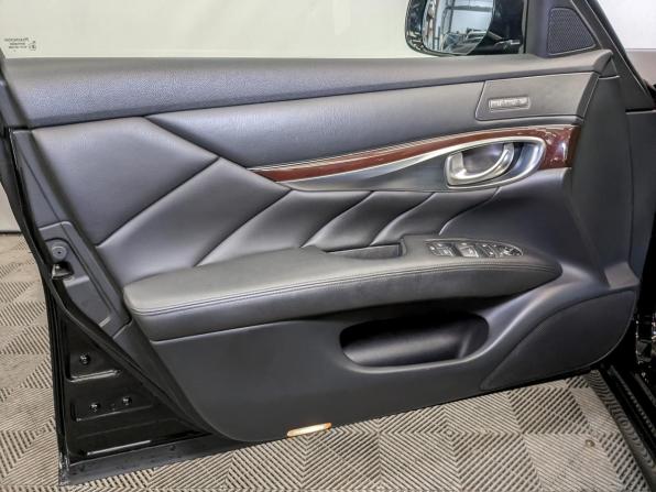 Infiniti Q70 I Рестайлинг с пробегом 2015 года, цена 2 425 000 рублей, 93317 км, седан, Автокод Объявления
